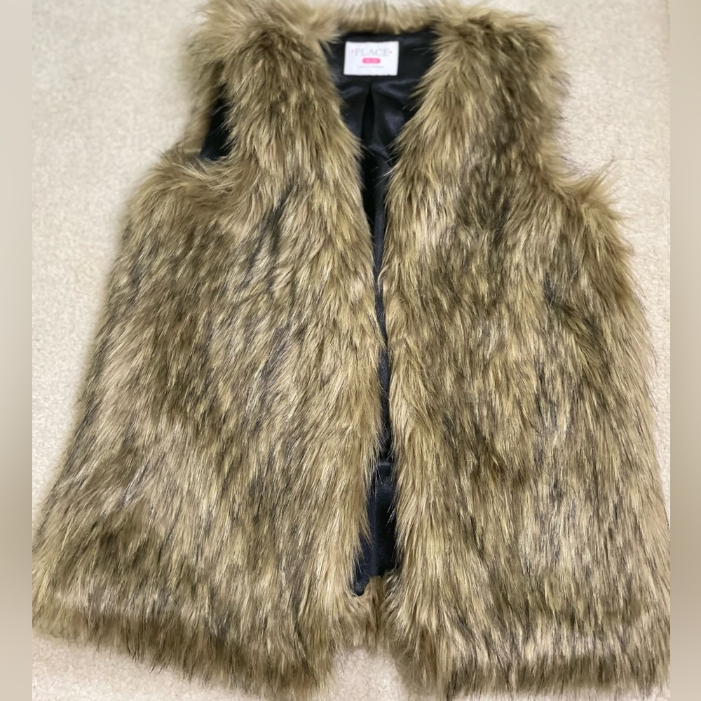 THE CHILDRENS PLACE| Fur coat no-sleeve coat| tan & black